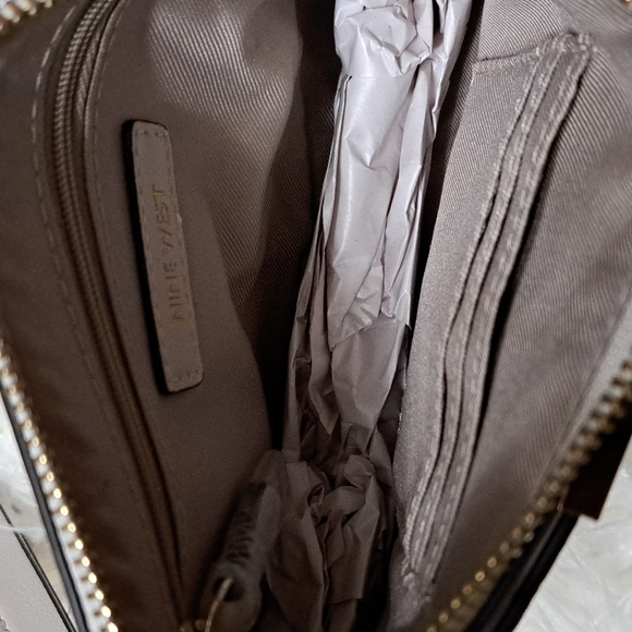 Nine West floral Spring wristlet - Picture 4 of 6